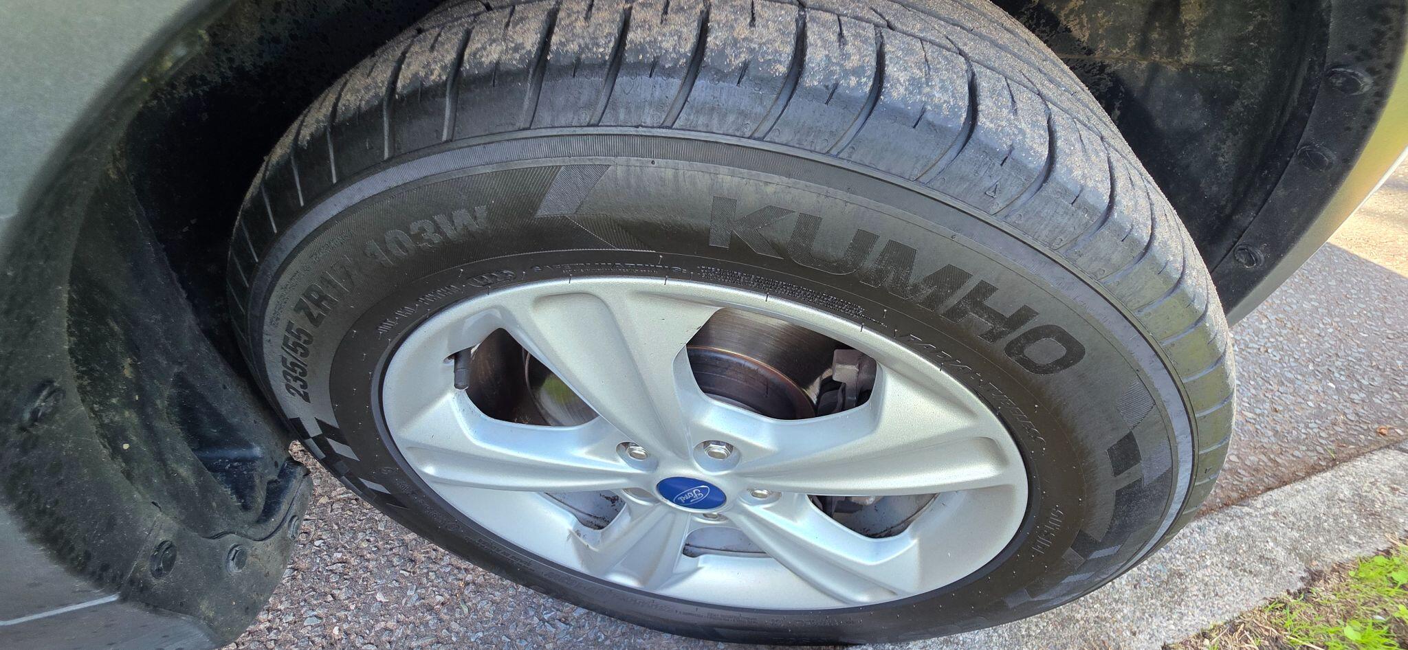 Ford Kuga view 45