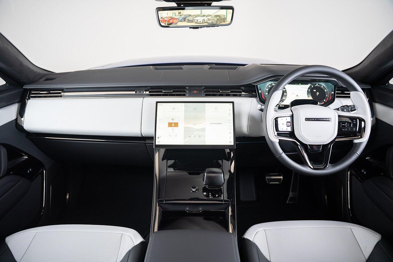 Land Rover Range Rover Sport view 3