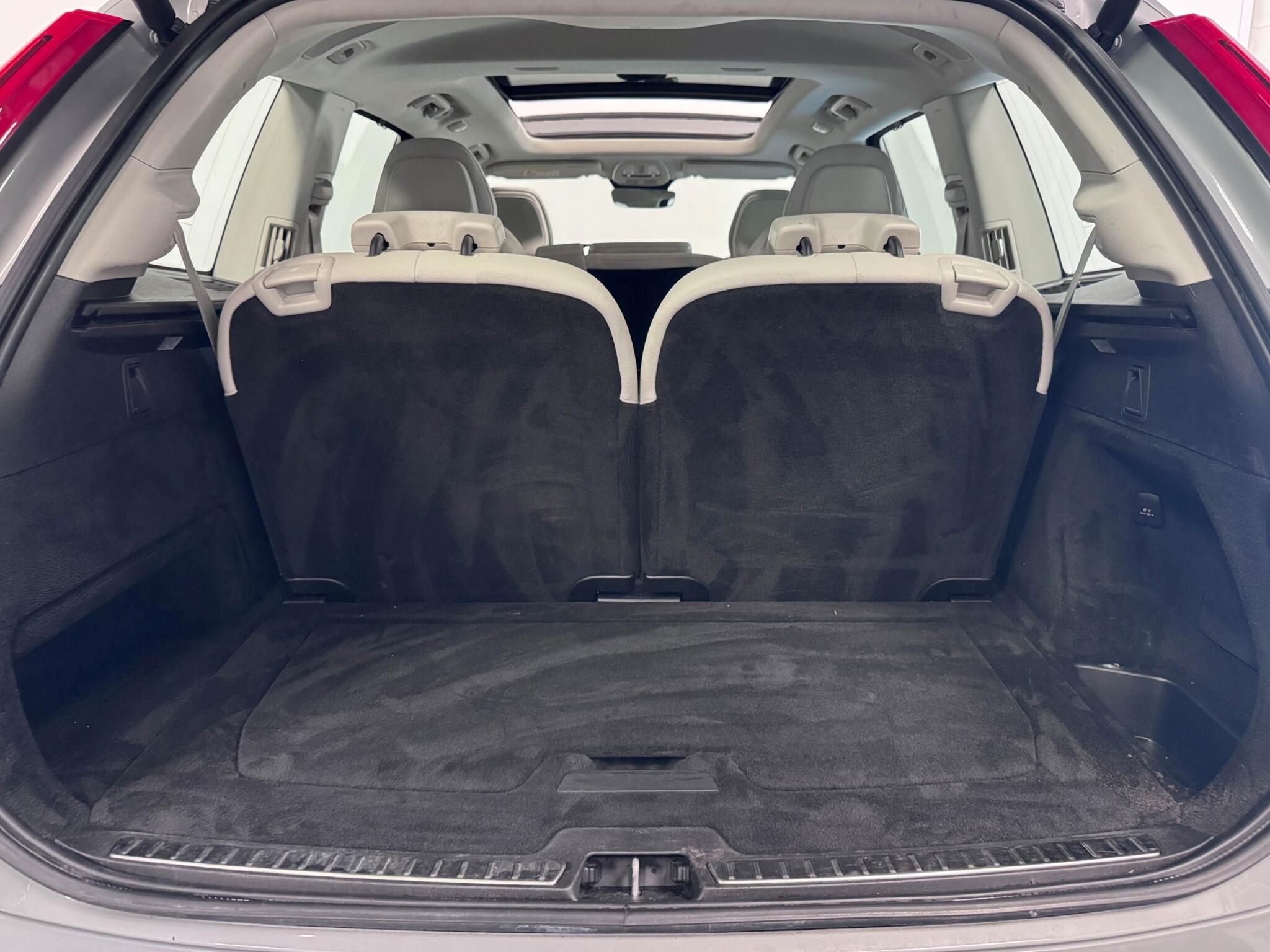 Volvo XC90 view 21