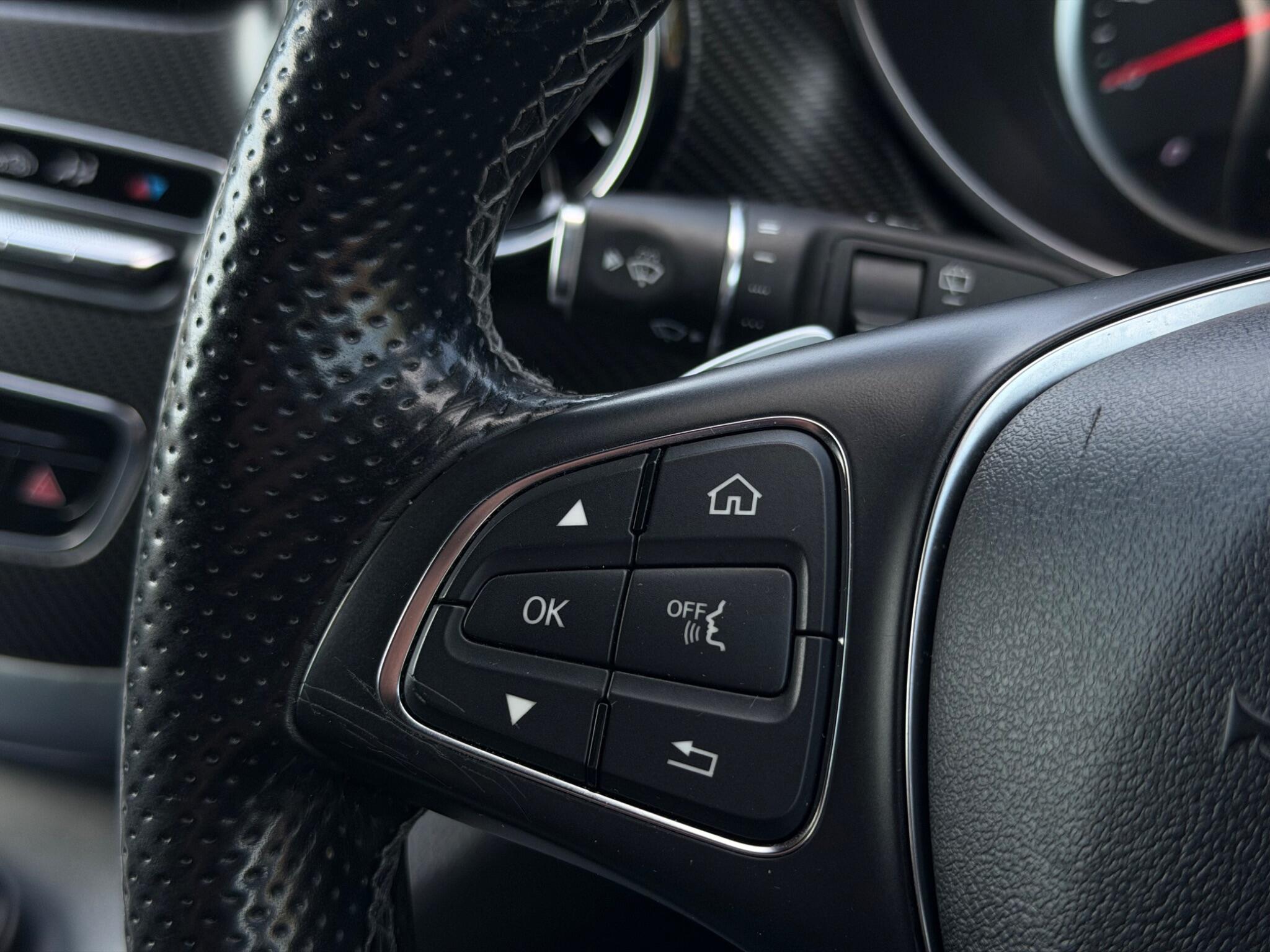 Mercedes-Benz V-Class view 29