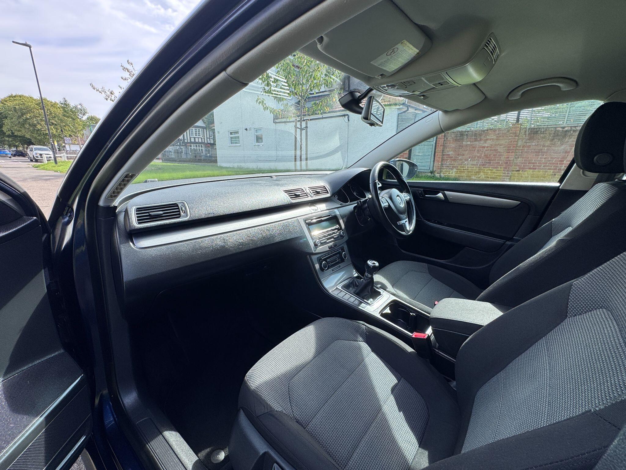 2011 Volkswagen Passat image 37