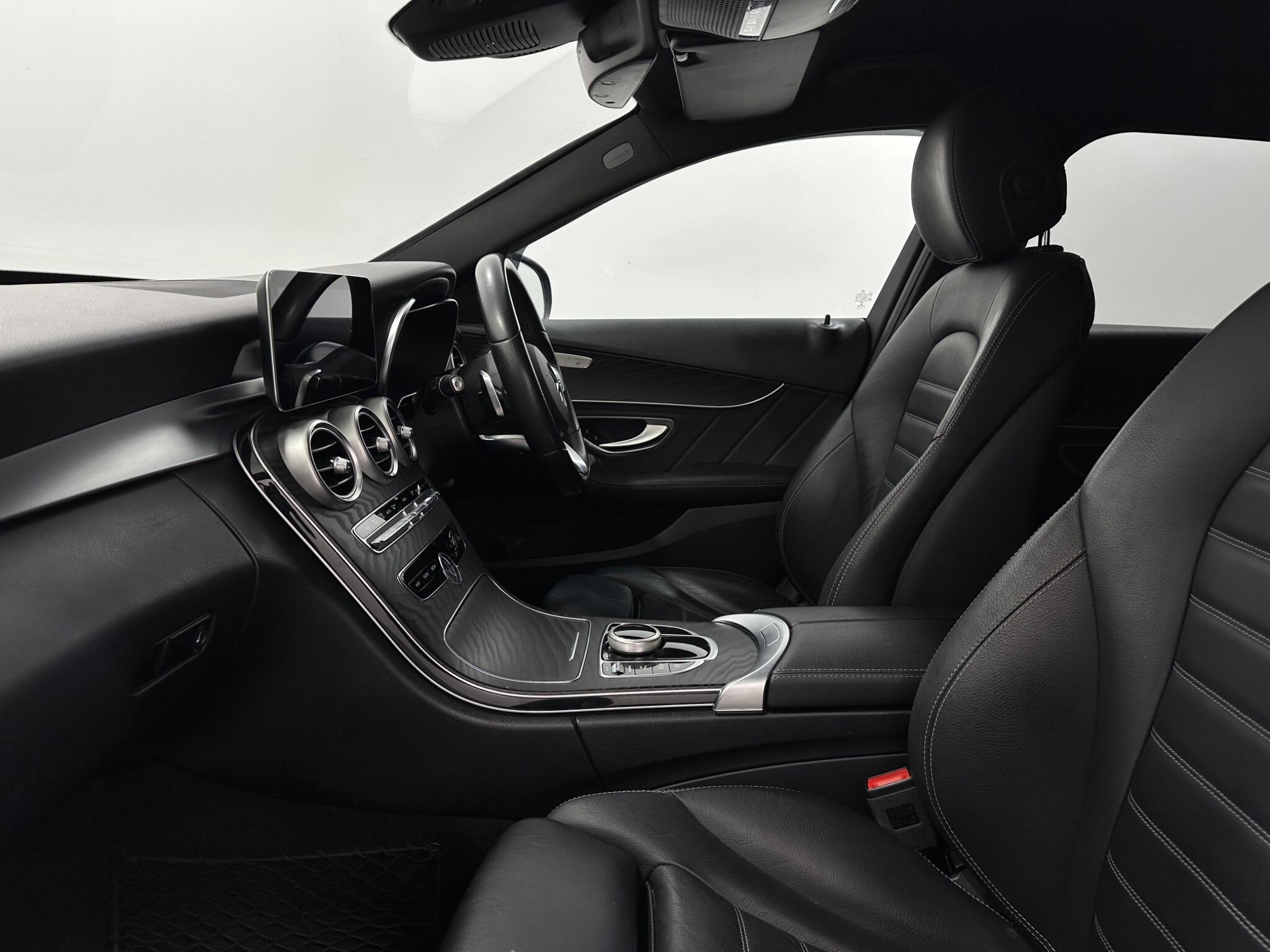 Mercedes-Benz C-Class view 37