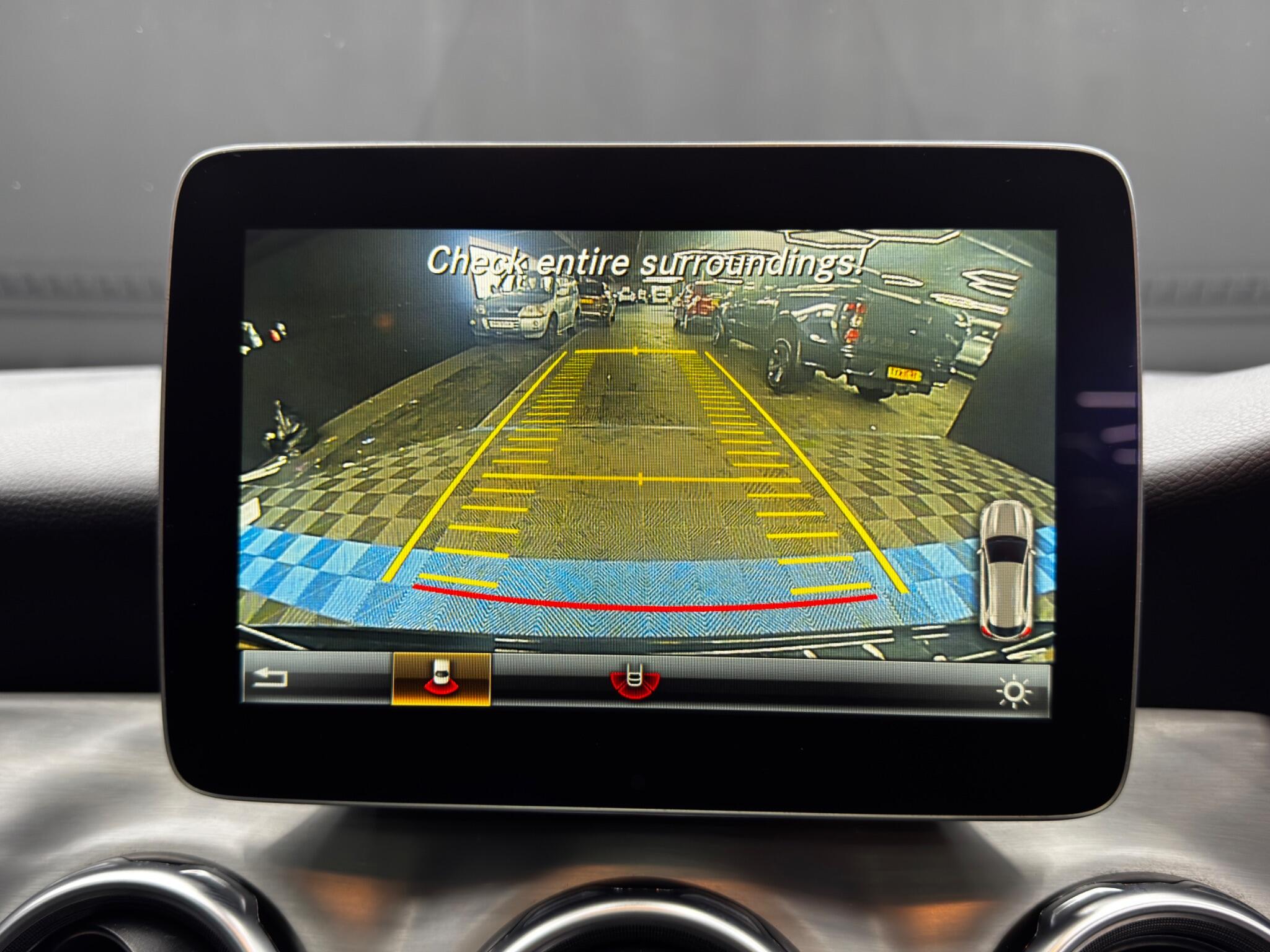 Mercedes-Benz GLA view 32