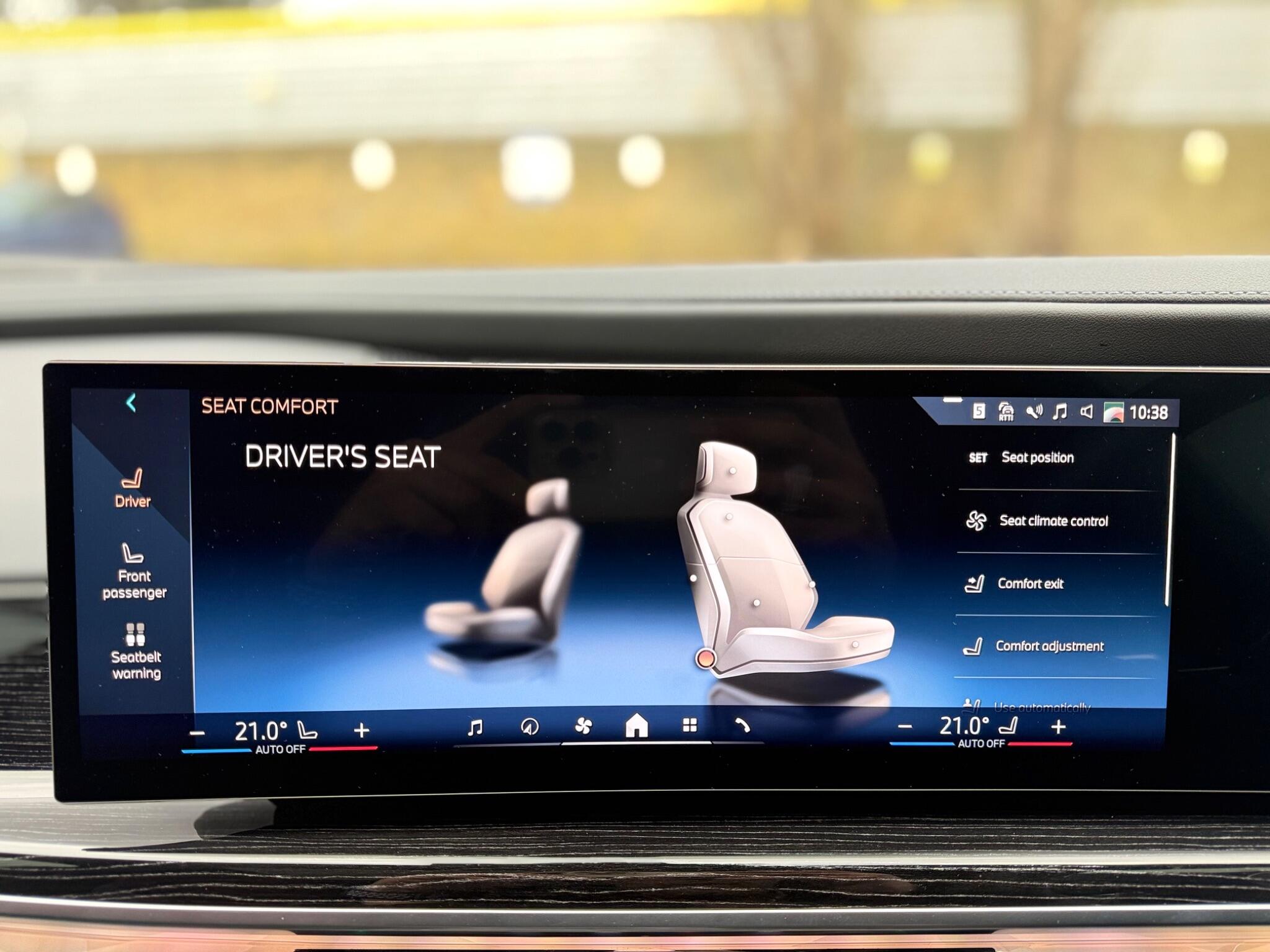 BMW 7 Series view 28