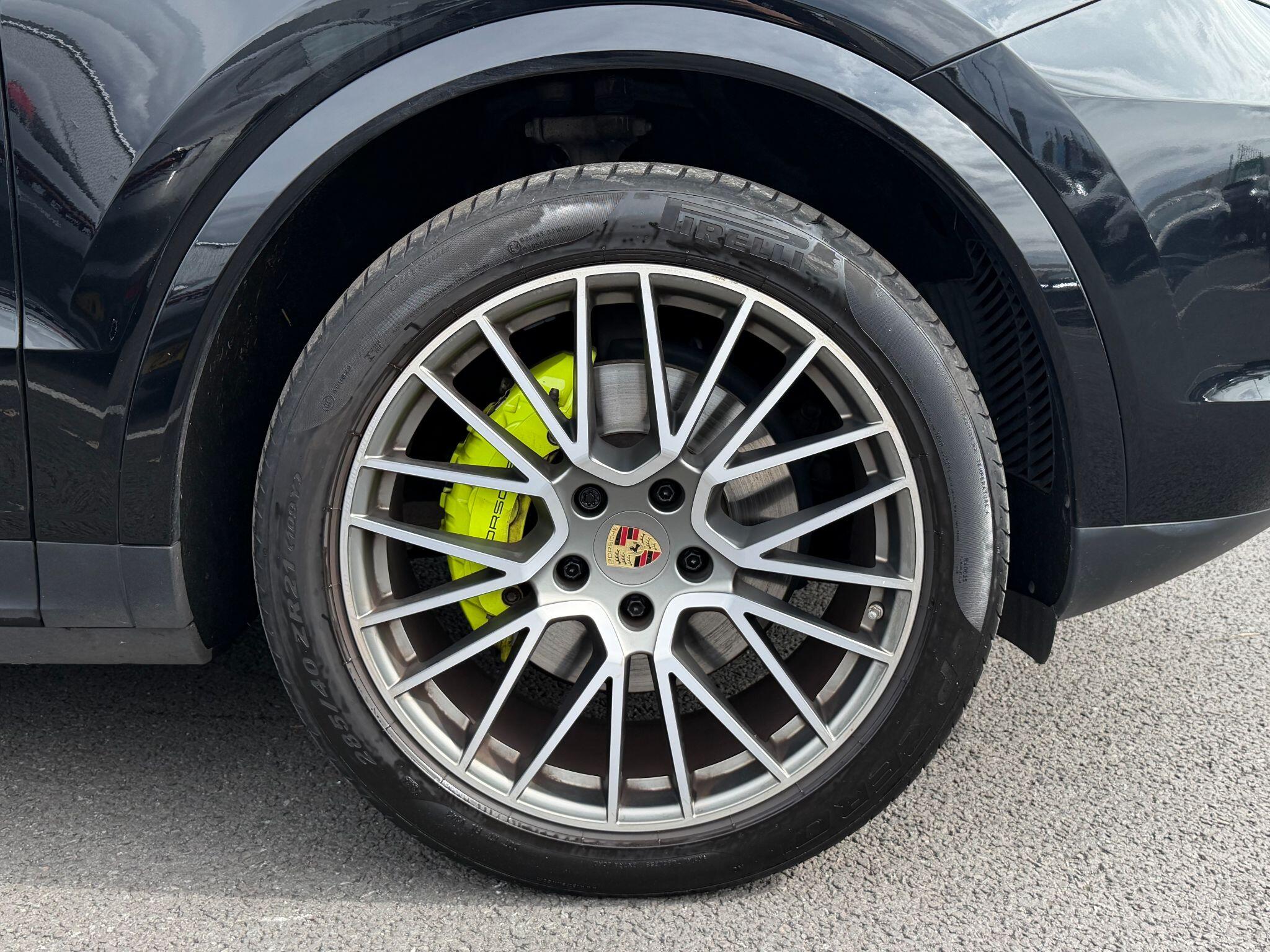 Porsche Cayenne view 38