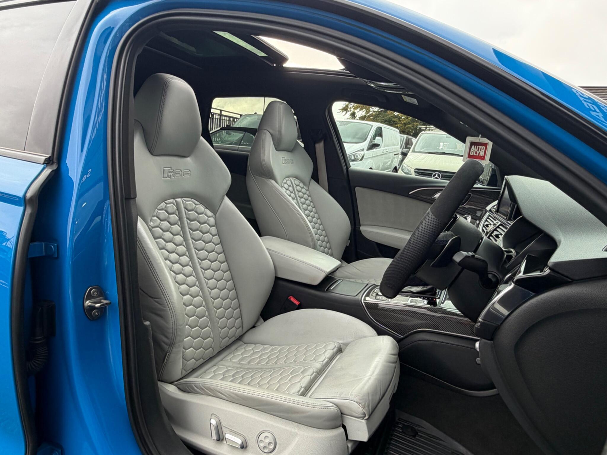 Audi RS6 Avant view 14
