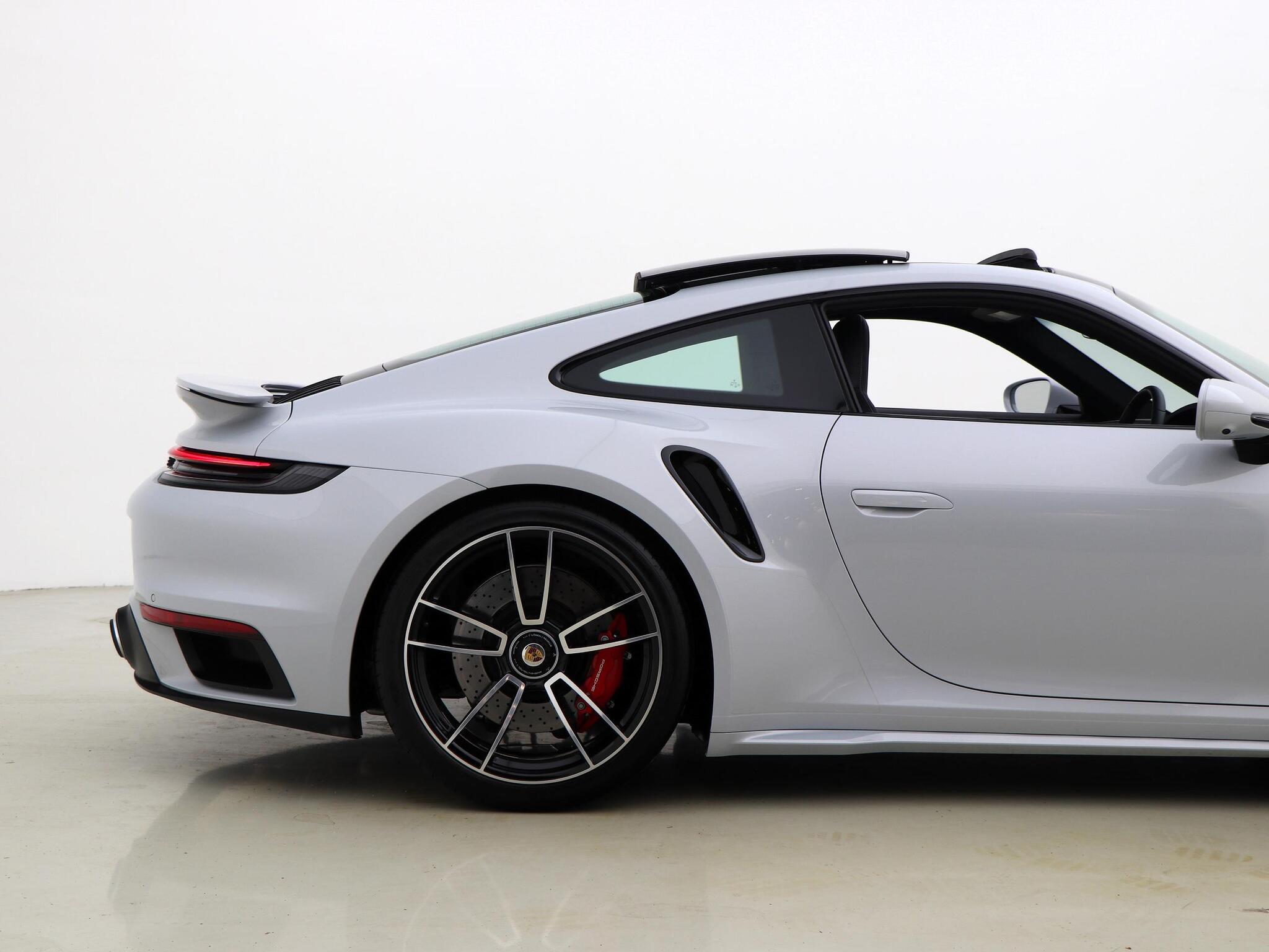 Porsche 911 view 18