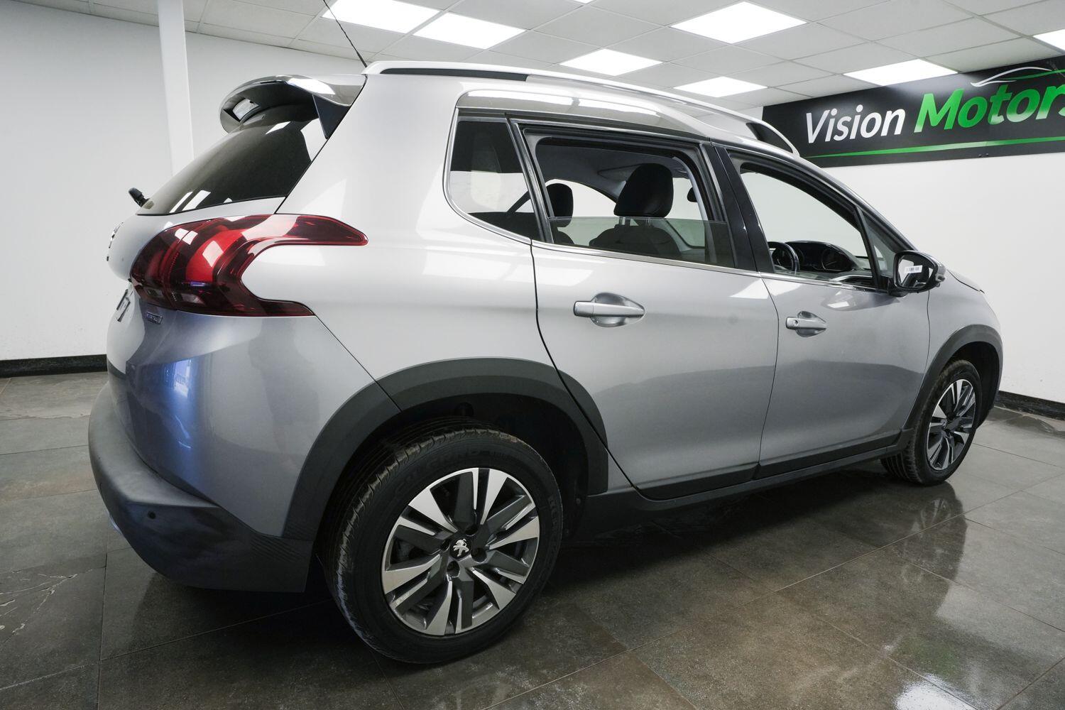 Peugeot 2008 view 3