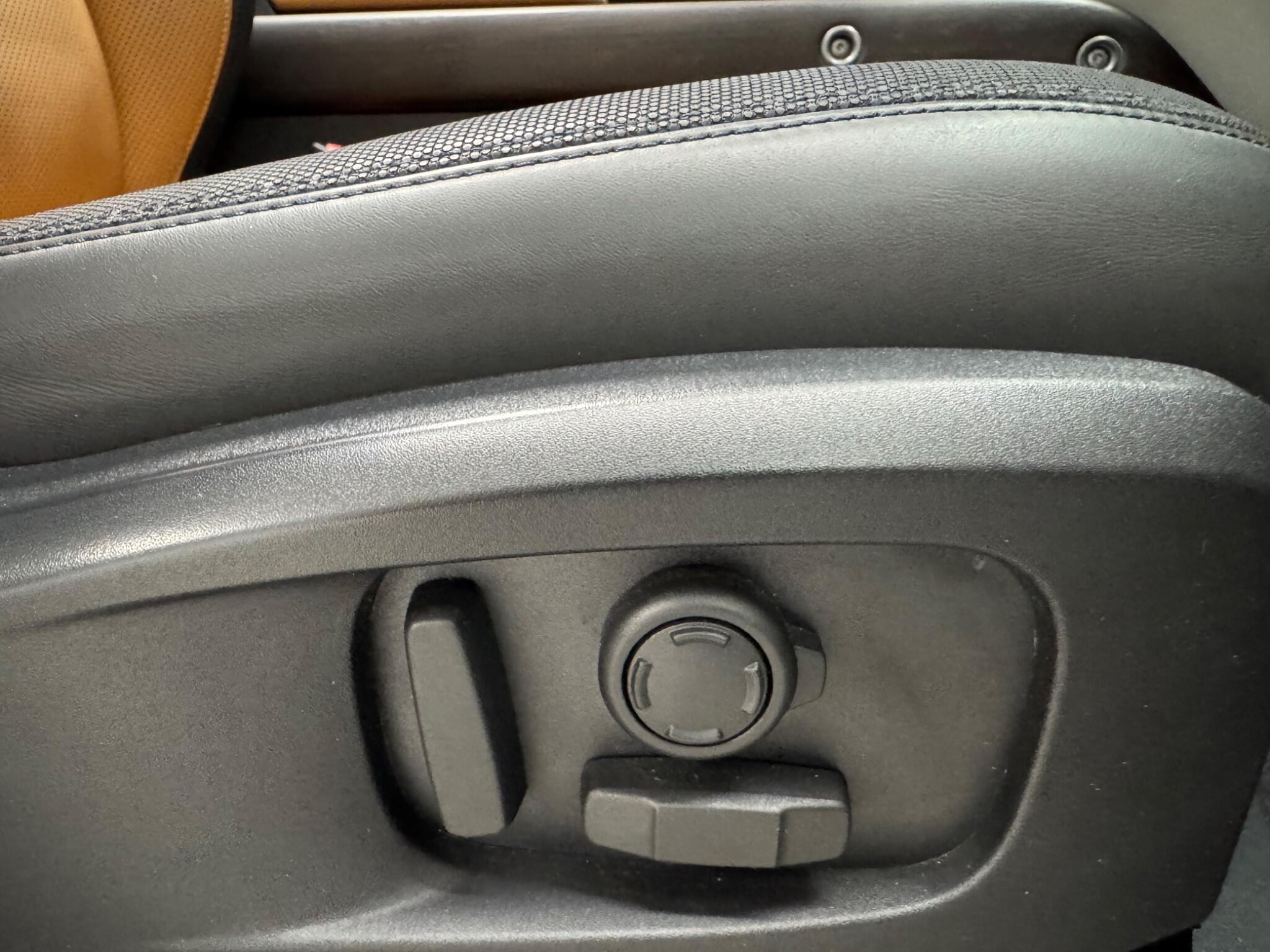 Land Rover Defender view 16