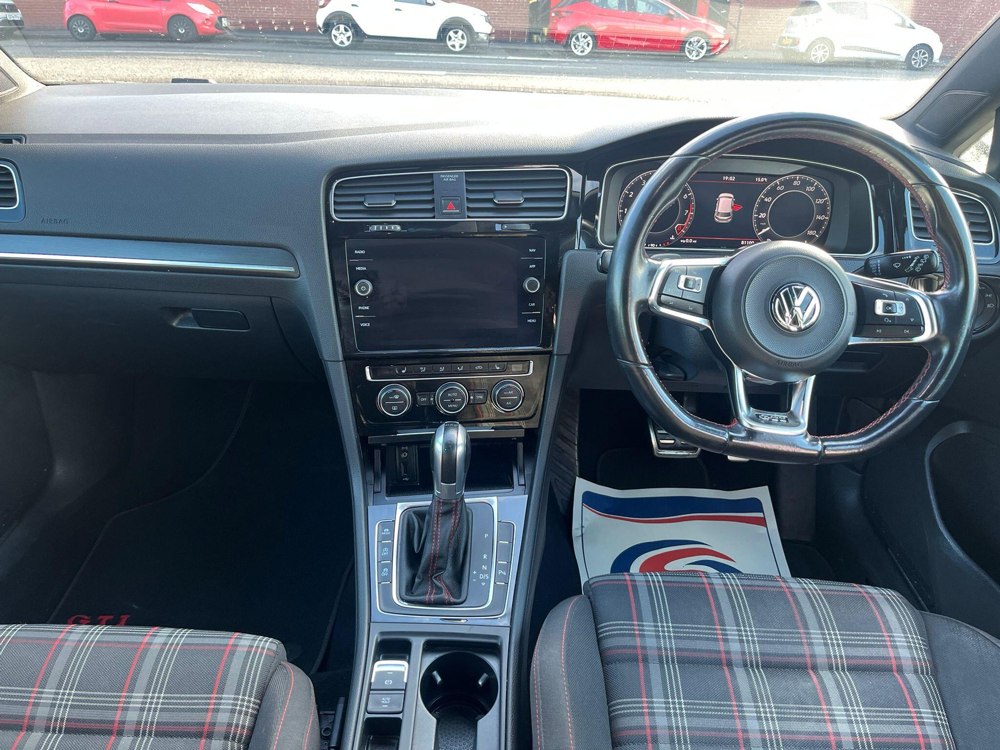 Volkswagen Golf view 13