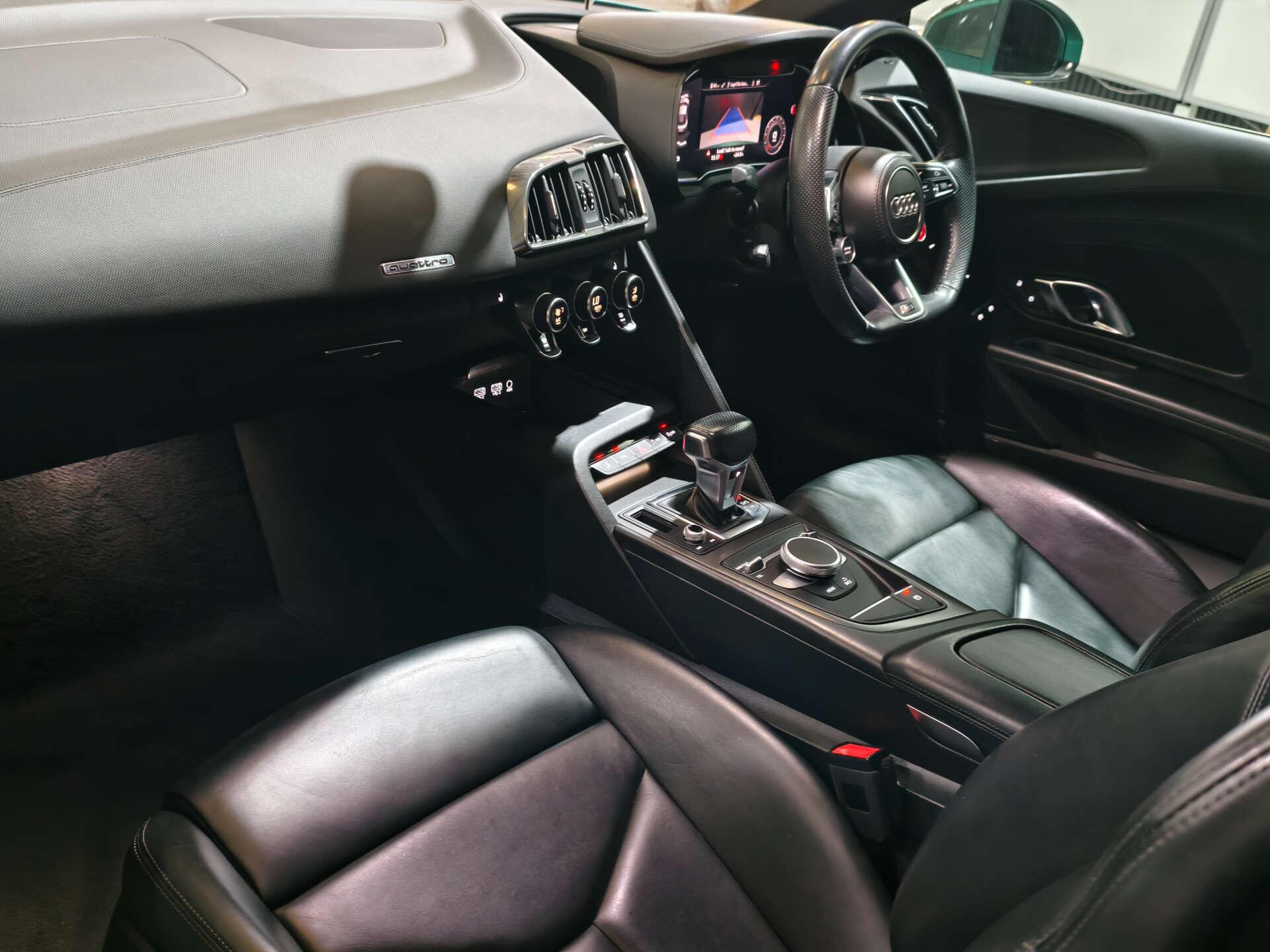 Audi R8 view 40