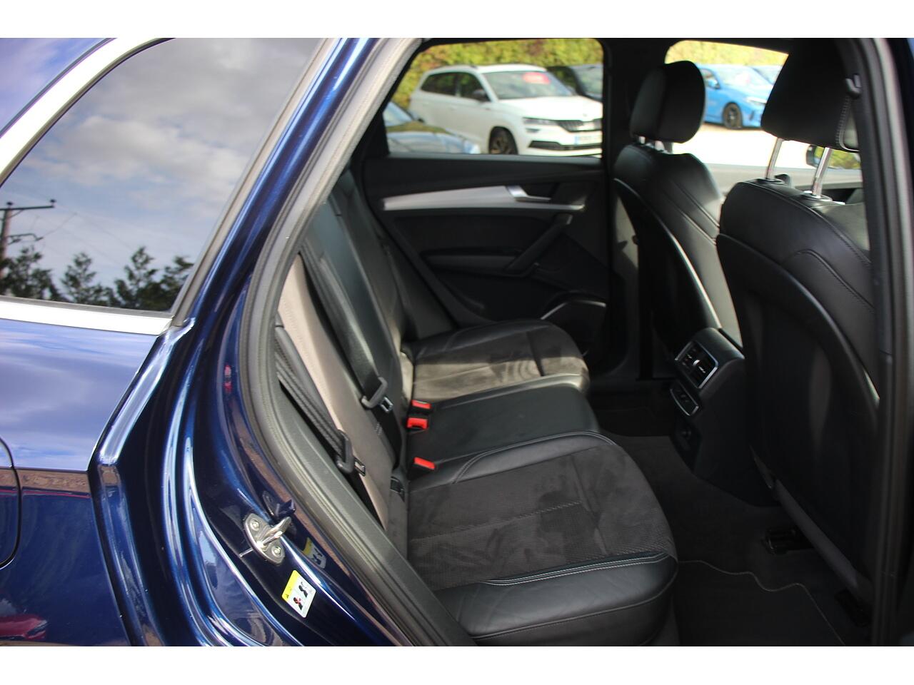 Audi Q5 view 18