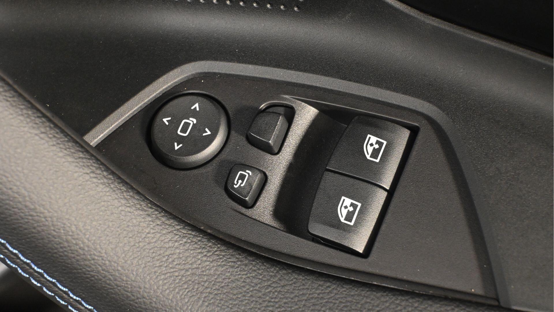 BMW 2 Series view 33