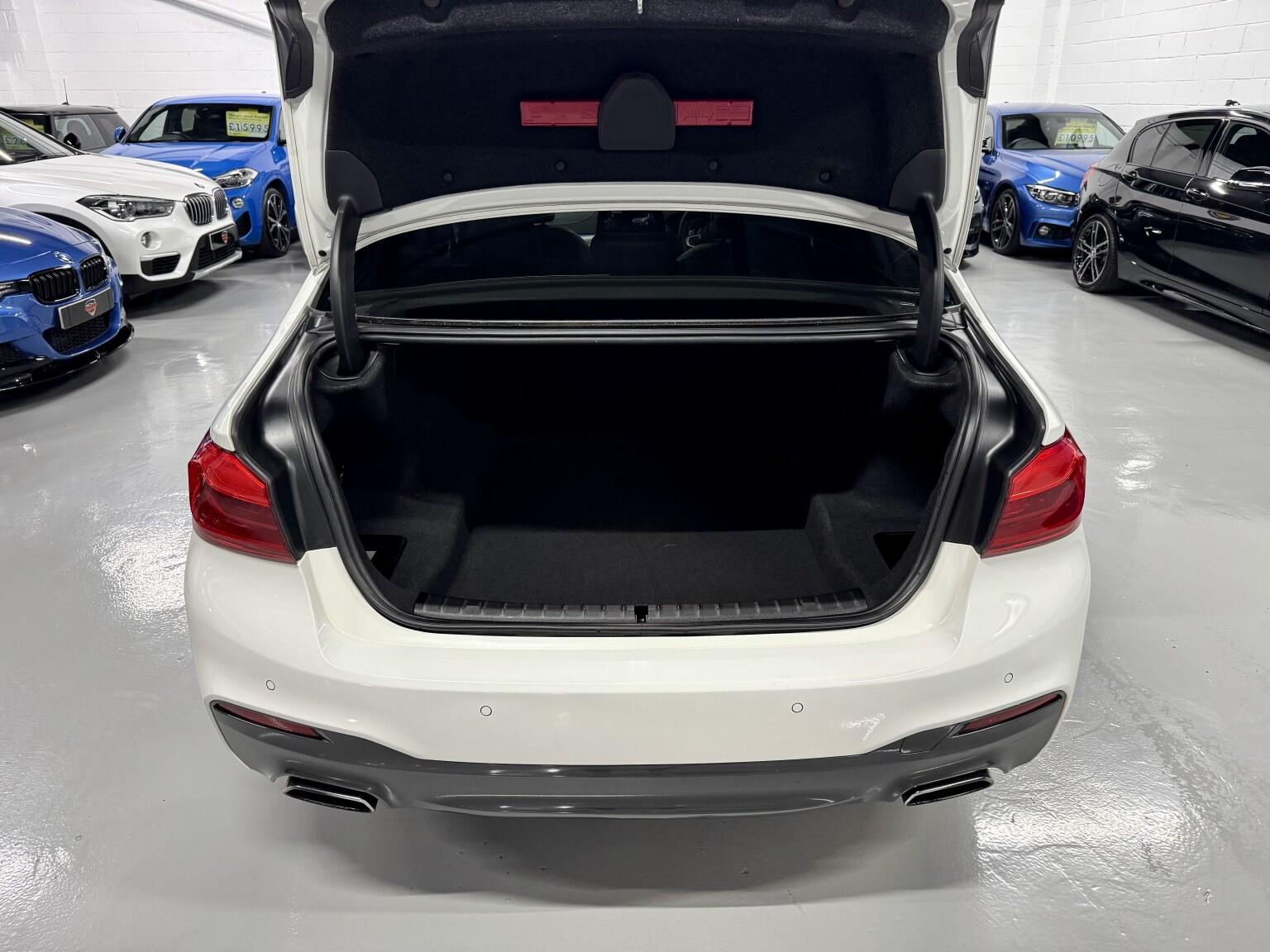 BMW 5 Series view 22