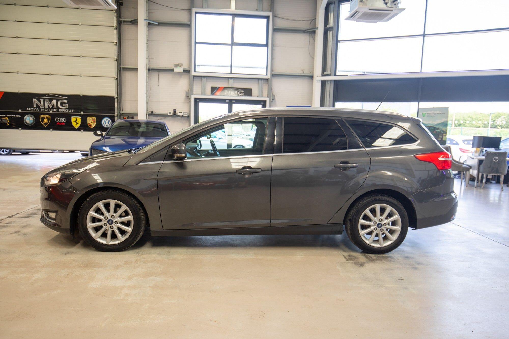 Ford Focus view 30