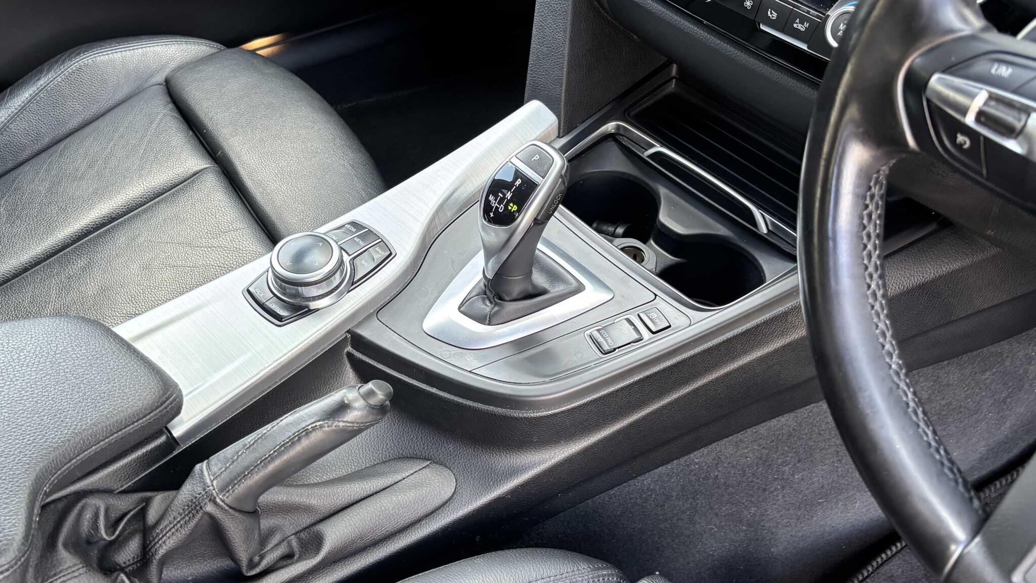 BMW 3 Series view 8