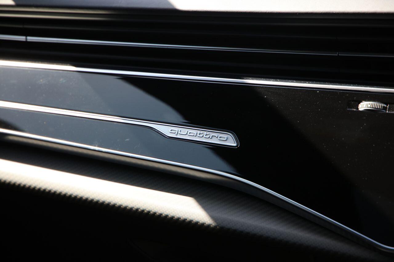 Audi RS Q8 view 27