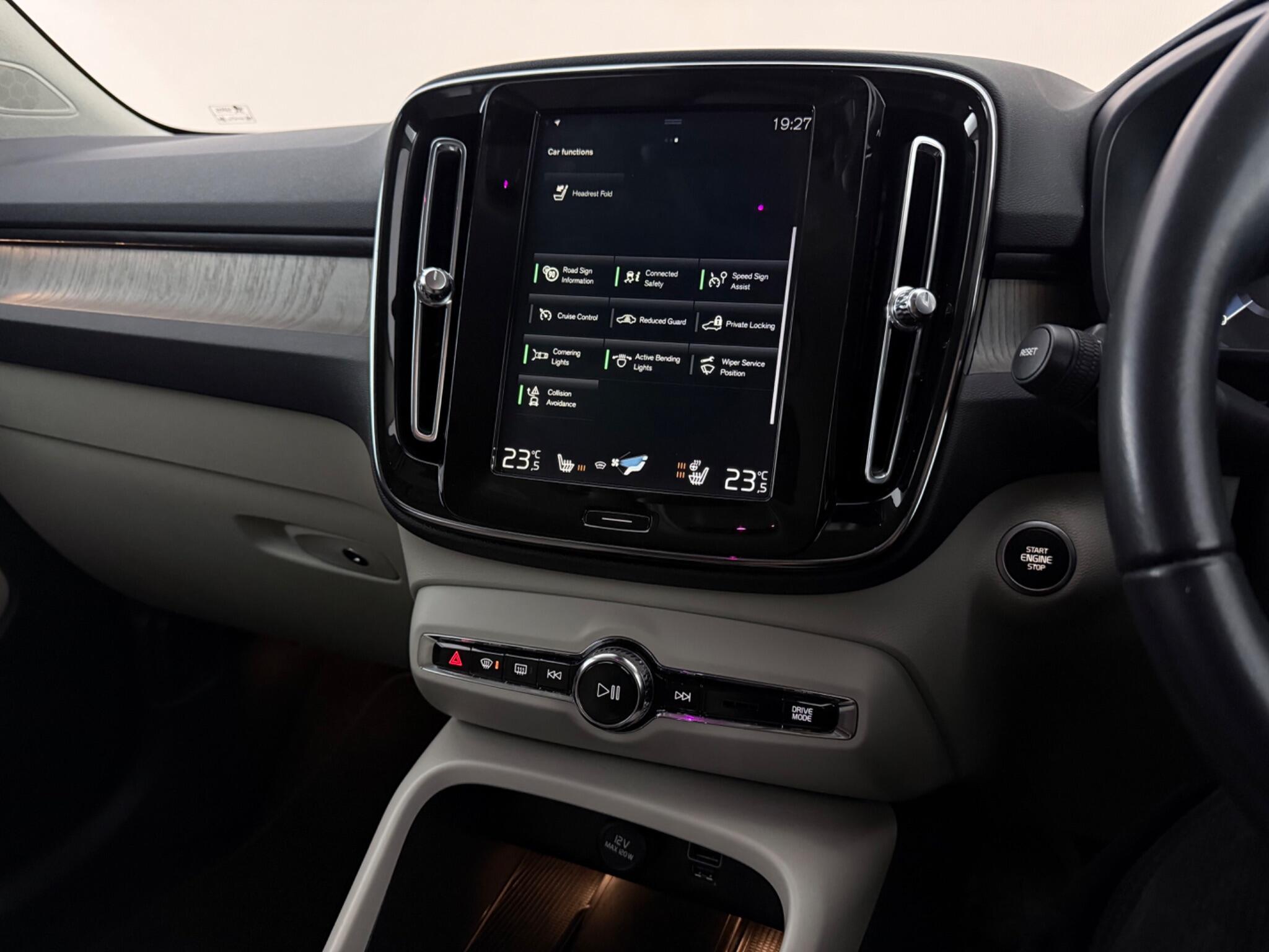 Volvo XC40 view 22
