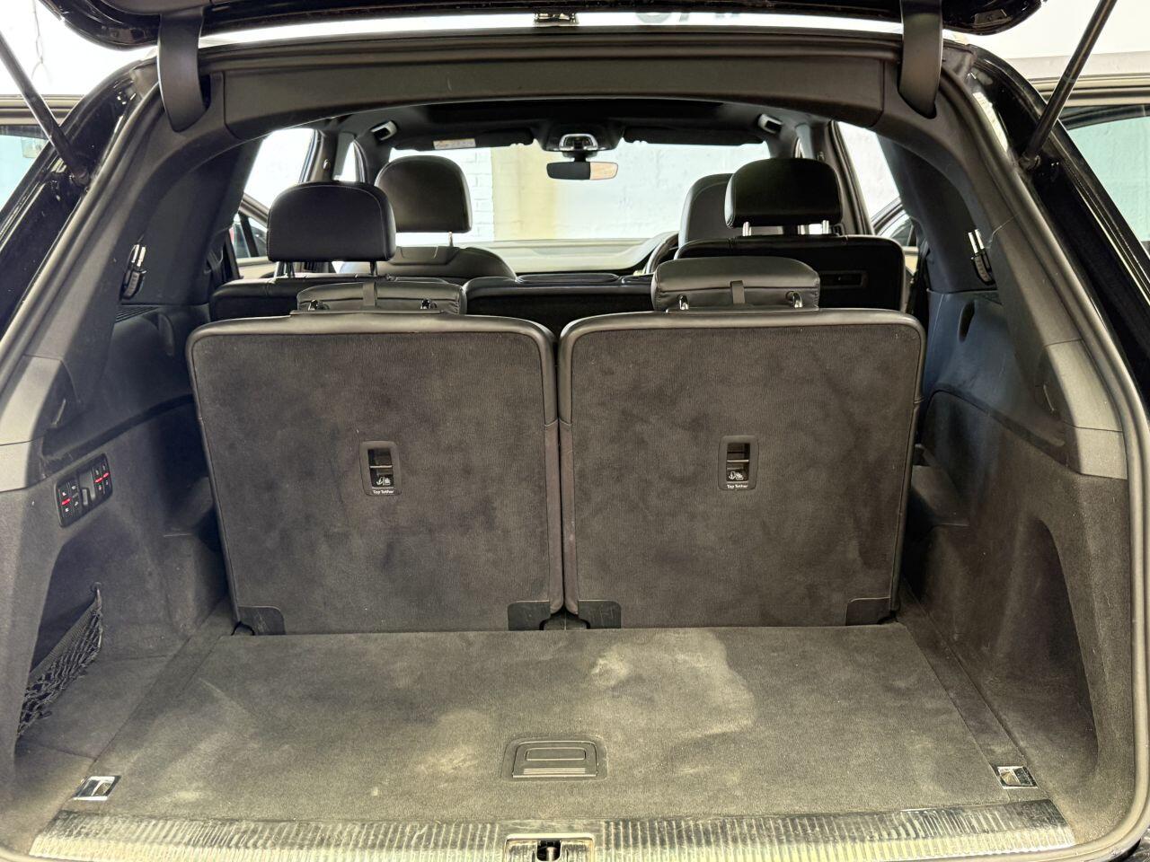 Audi Q7 view 17