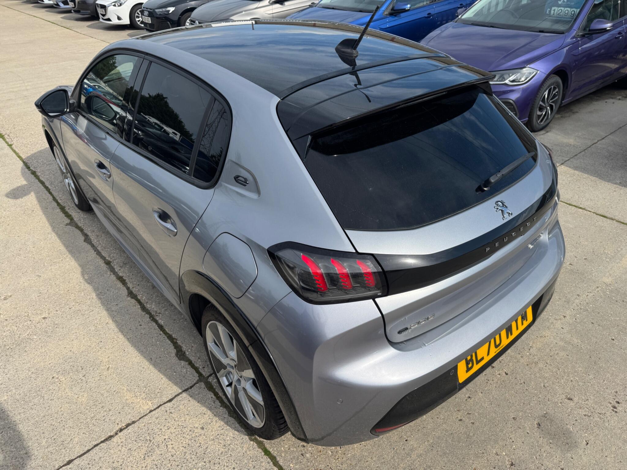 Peugeot E-208 view 12