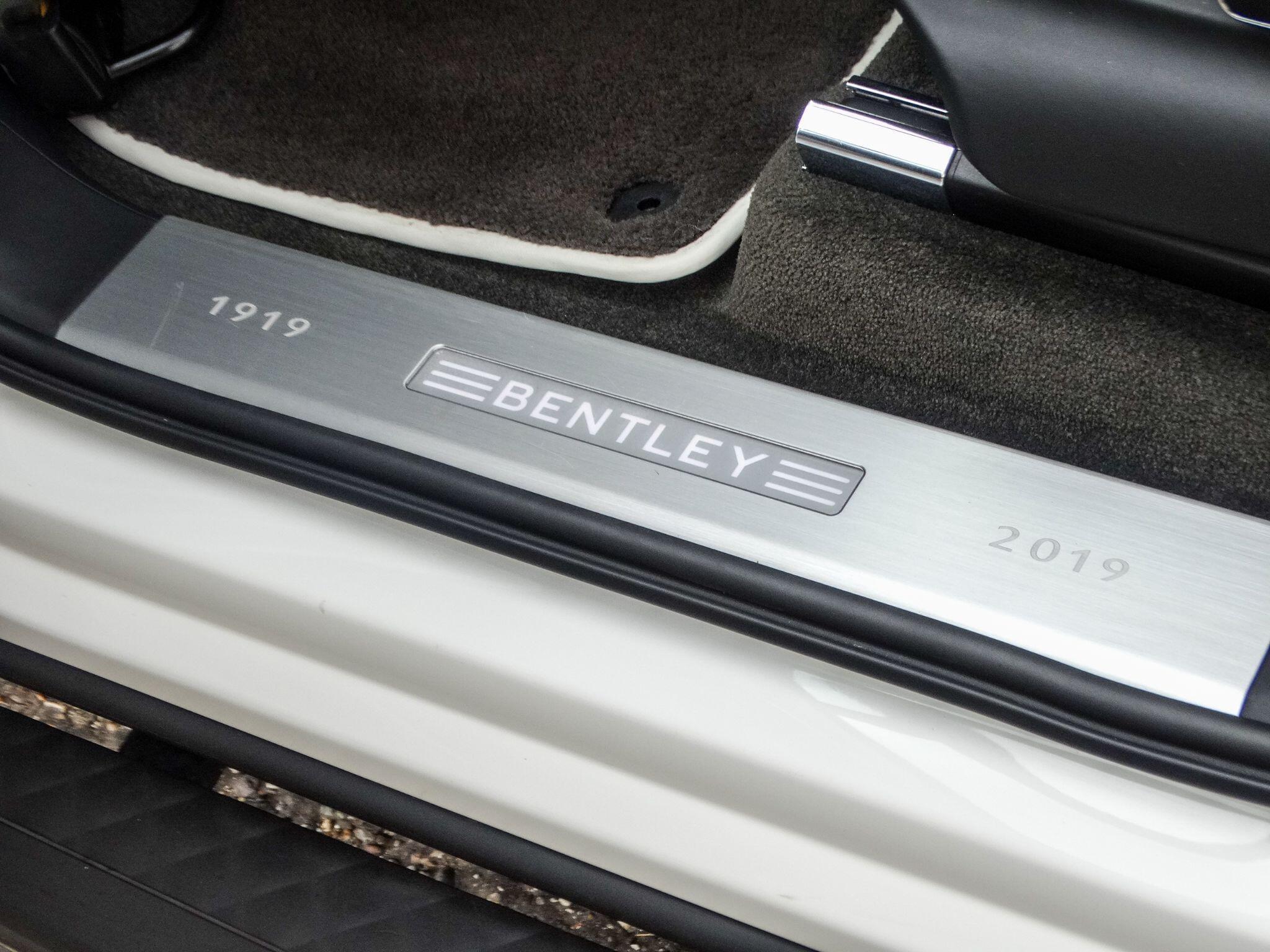 Bentley Bentayga view 21