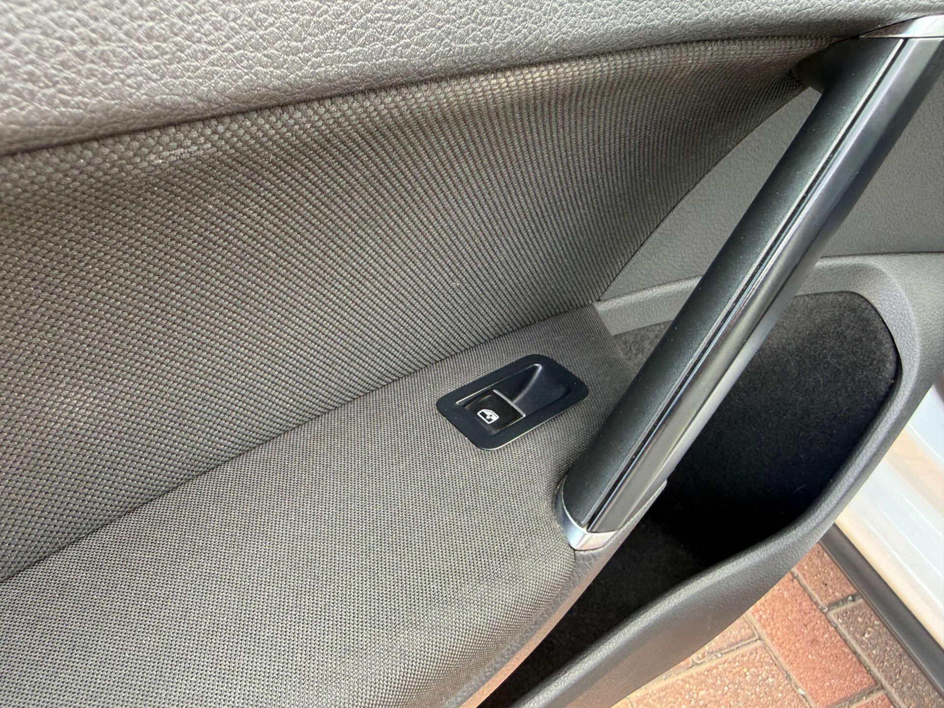 Volkswagen Golf view 81