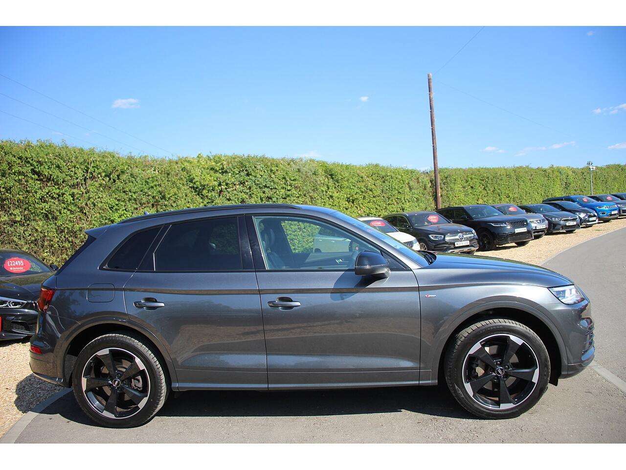Audi Q5 view 7