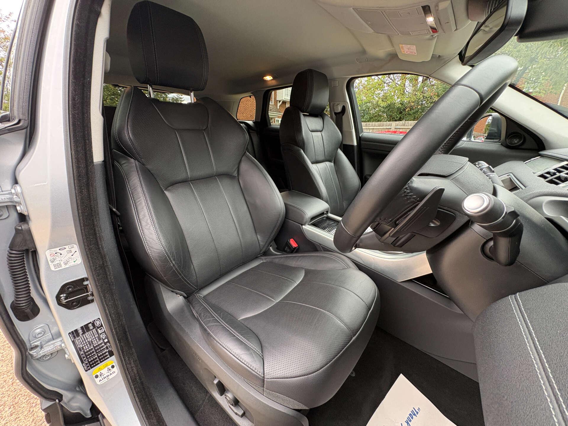 Land Rover Range Rover Evoque view 25