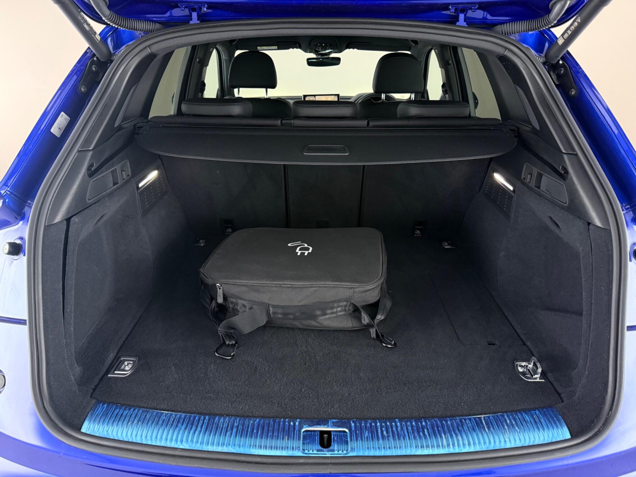 Audi Q5 view 8