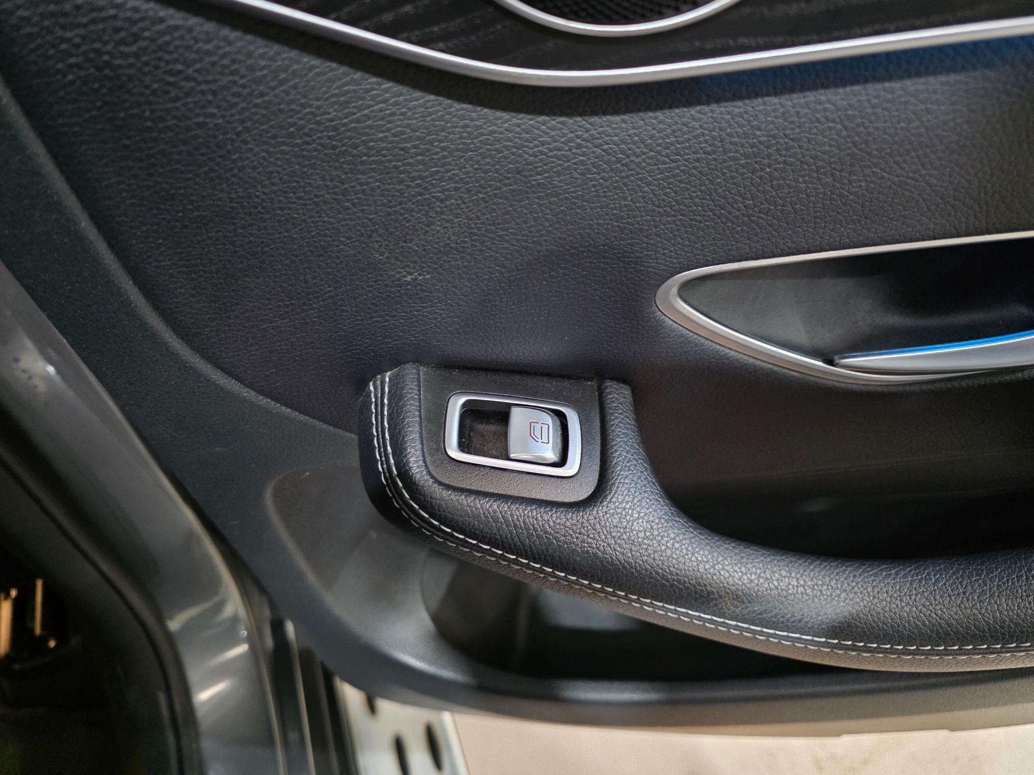 Mercedes-Benz GLC view 22