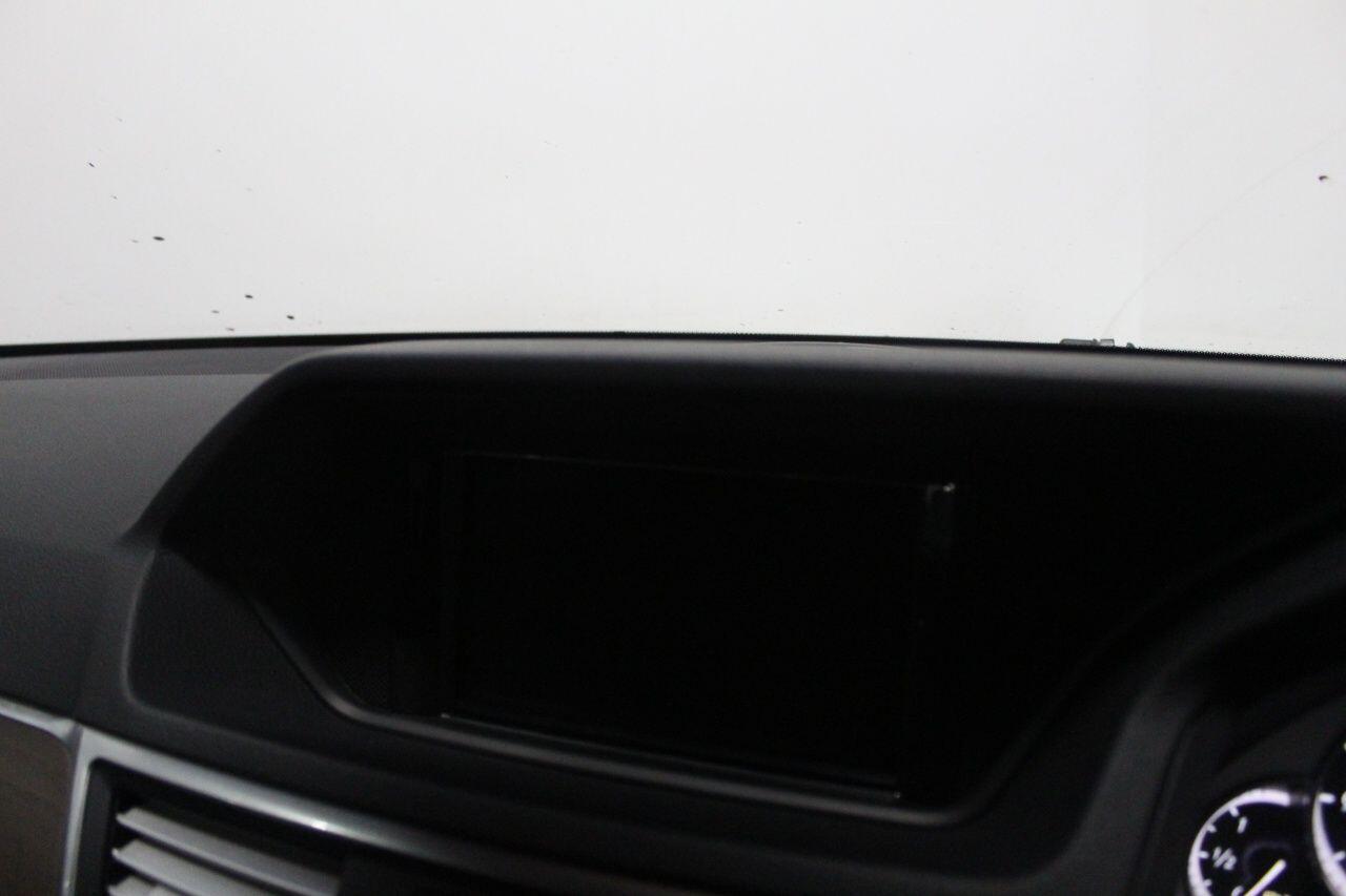 Mercedes-Benz E-Class view 39