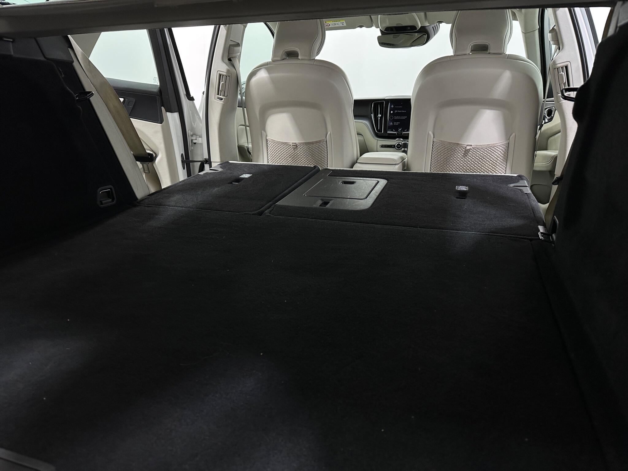 Volvo XC60 view 44