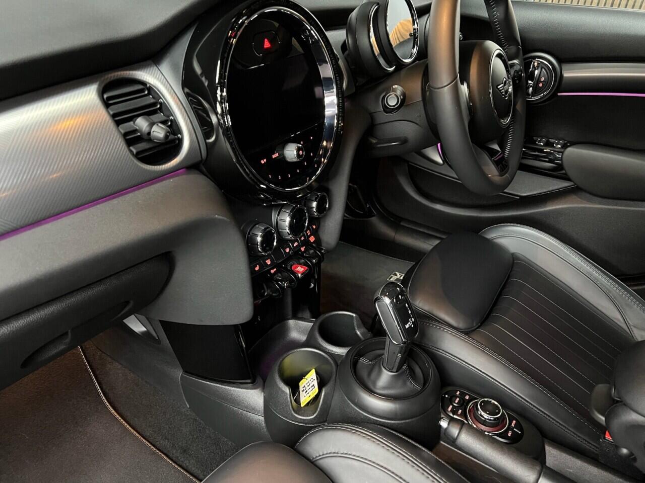 Mini Hatch view 33