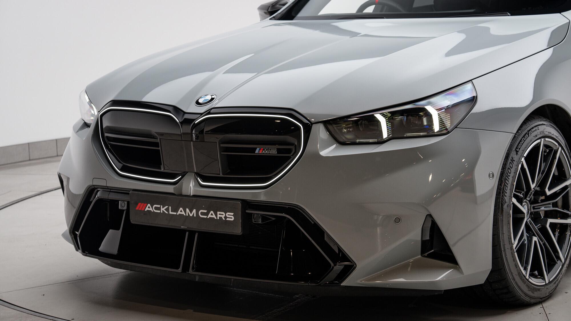 BMW M5 view 8