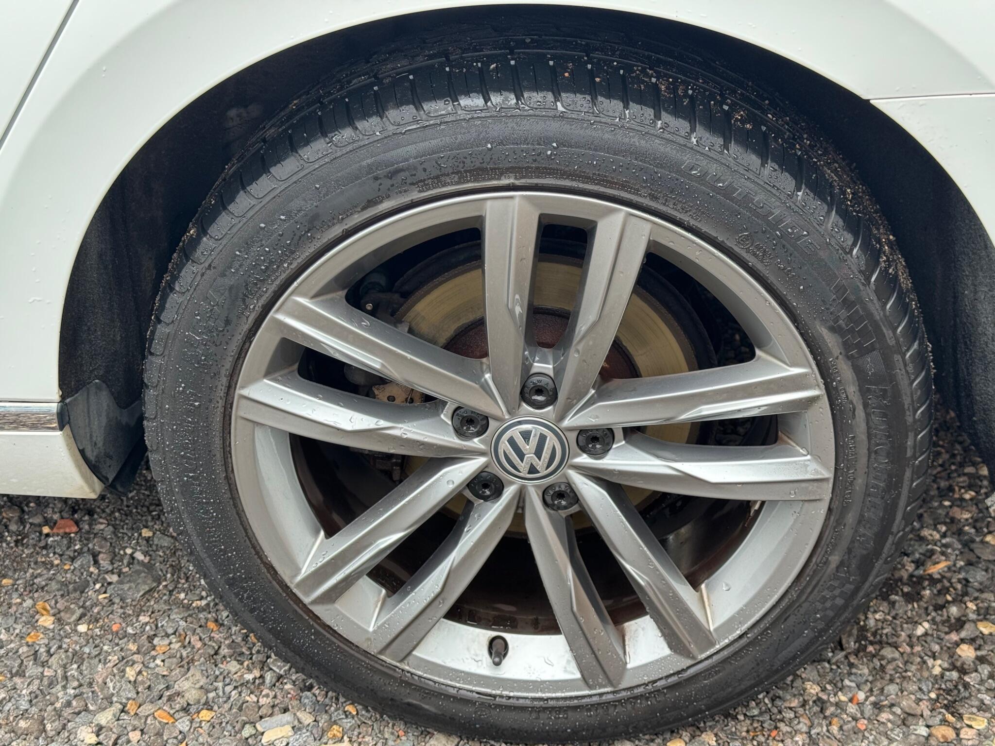 Volkswagen Passat view 48