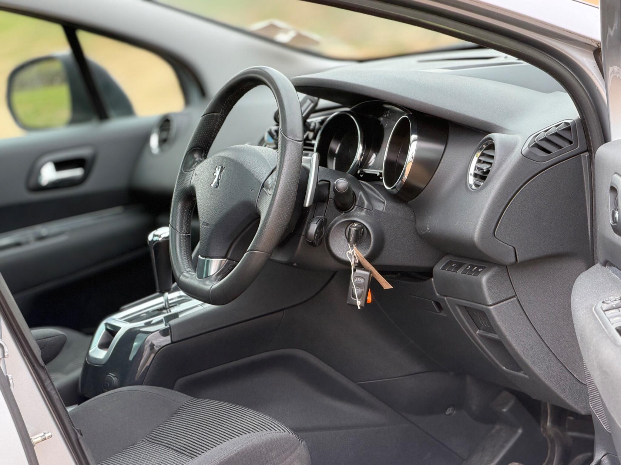 2013 Peugeot 5008 1.6 e-HDi Allure EGC Euro 5 (s/s) 5dr image 15