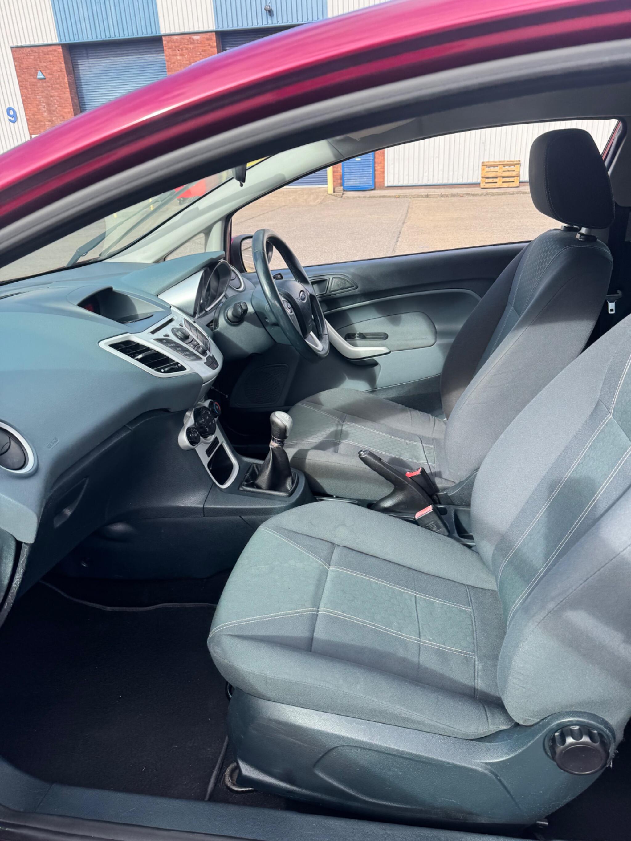 Ford Fiesta view 43