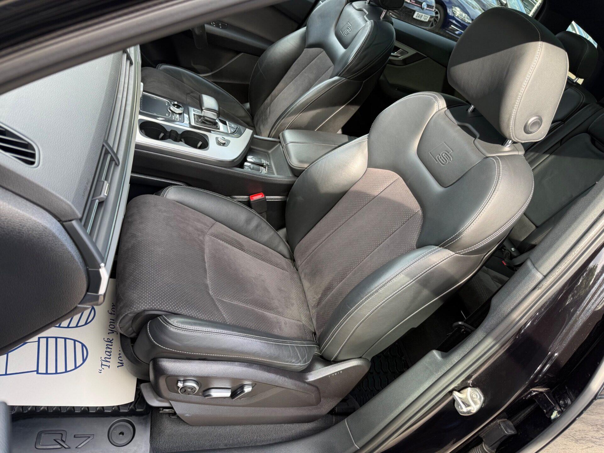 Audi Q7 view 24