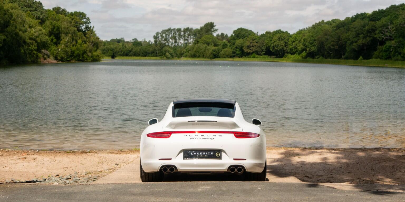 Porsche 911 view 5