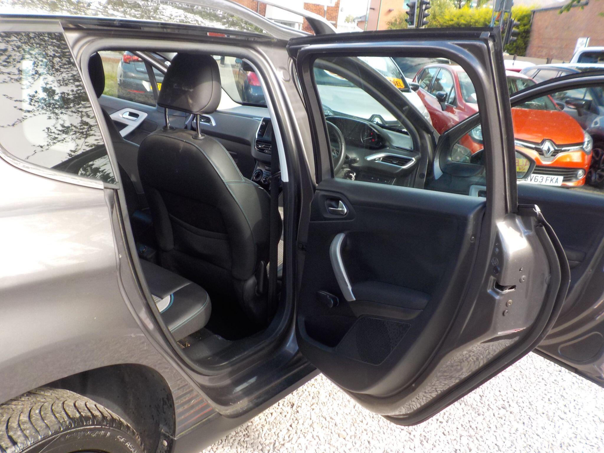 Peugeot 2008 1.6 BlueHDi Urban Cross Euro 6 (s/s) 5dr