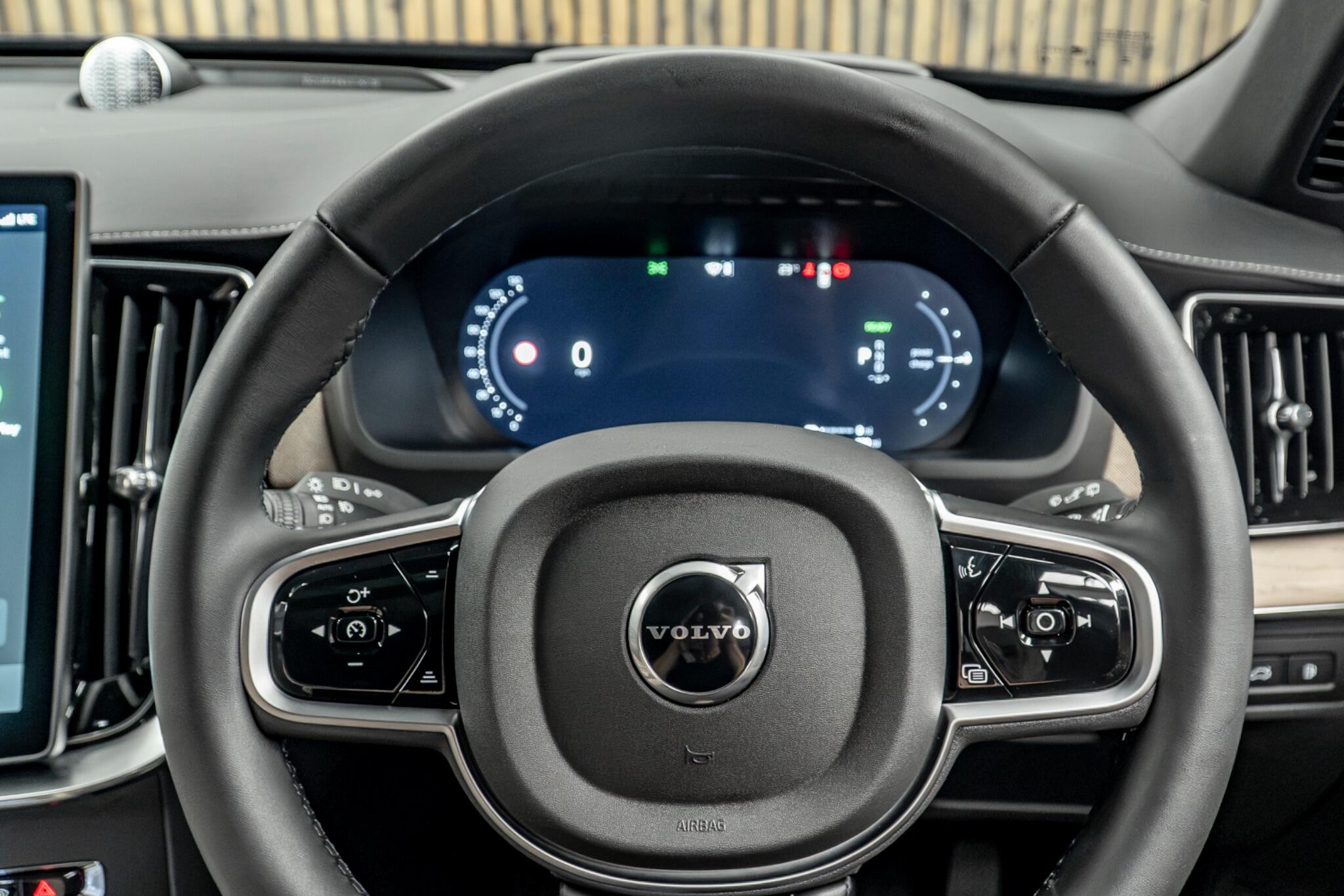 Volvo XC90 view 33