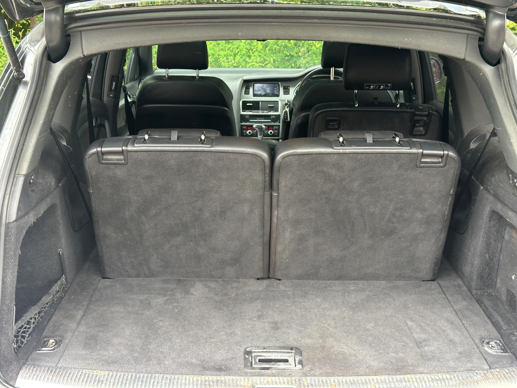 Audi Q7 view 21