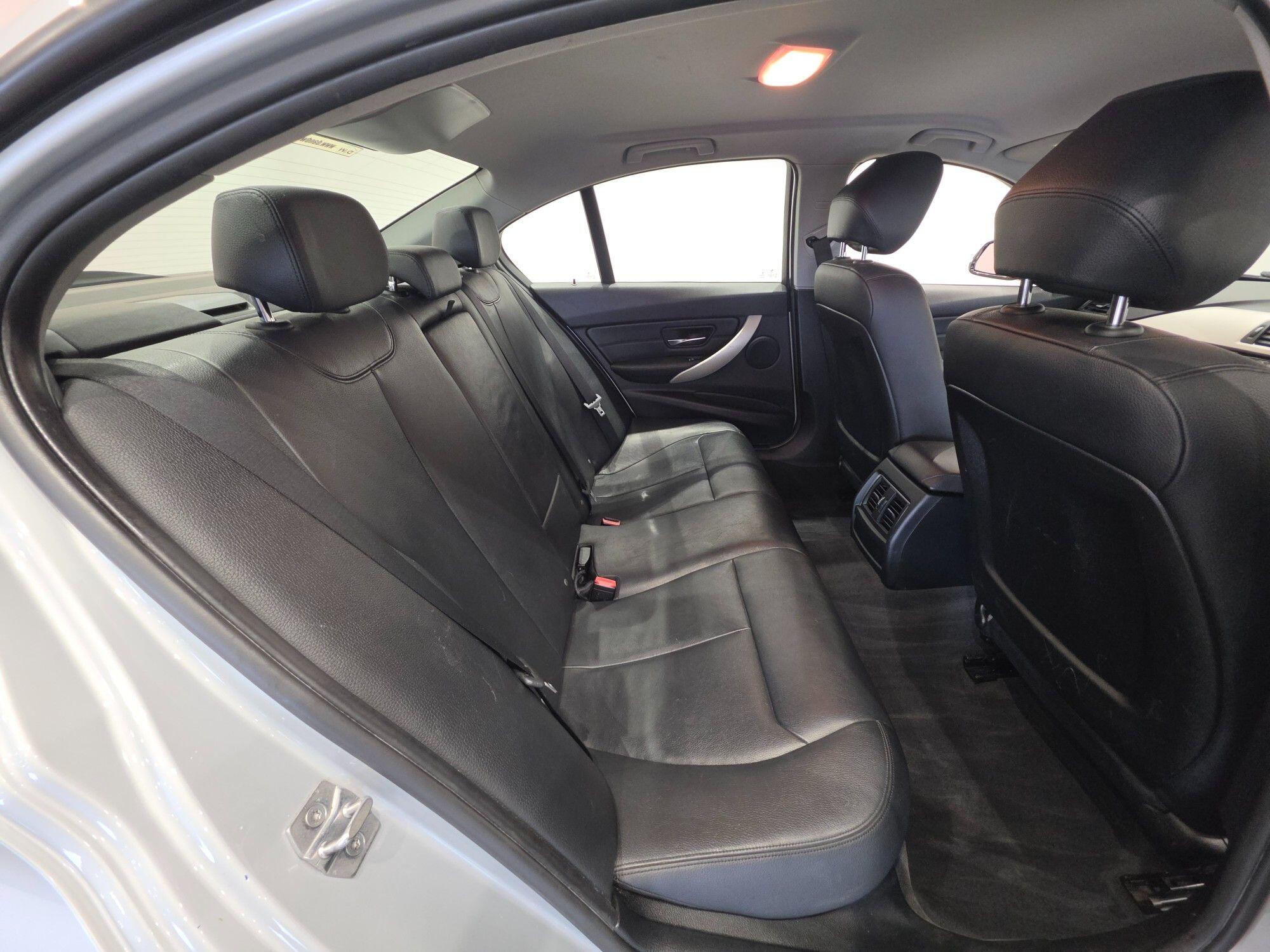 BMW 3 Series view 12