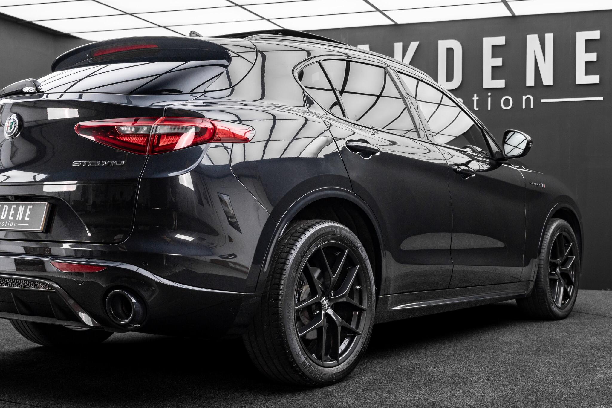 Alfa Romeo Stelvio view 25