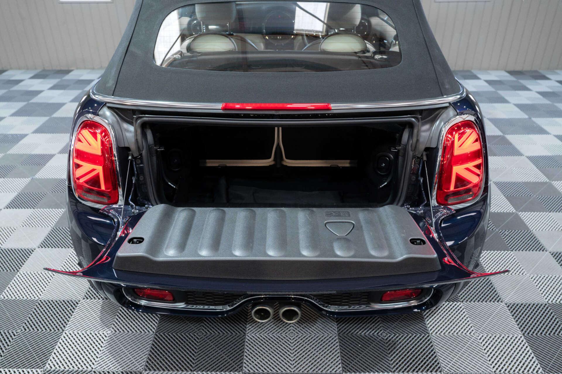 Mini Convertible view 24