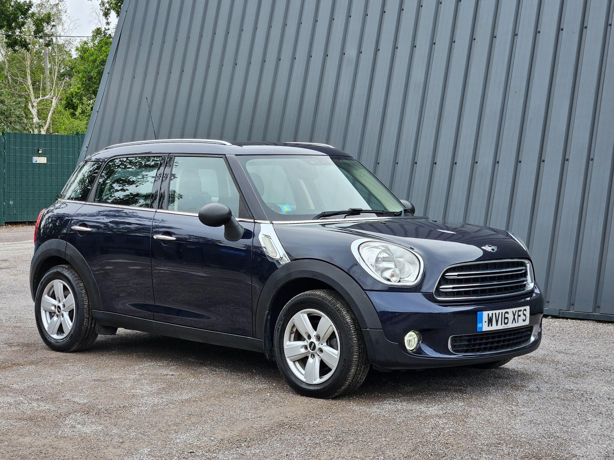 2016 MINI Countryman image 6