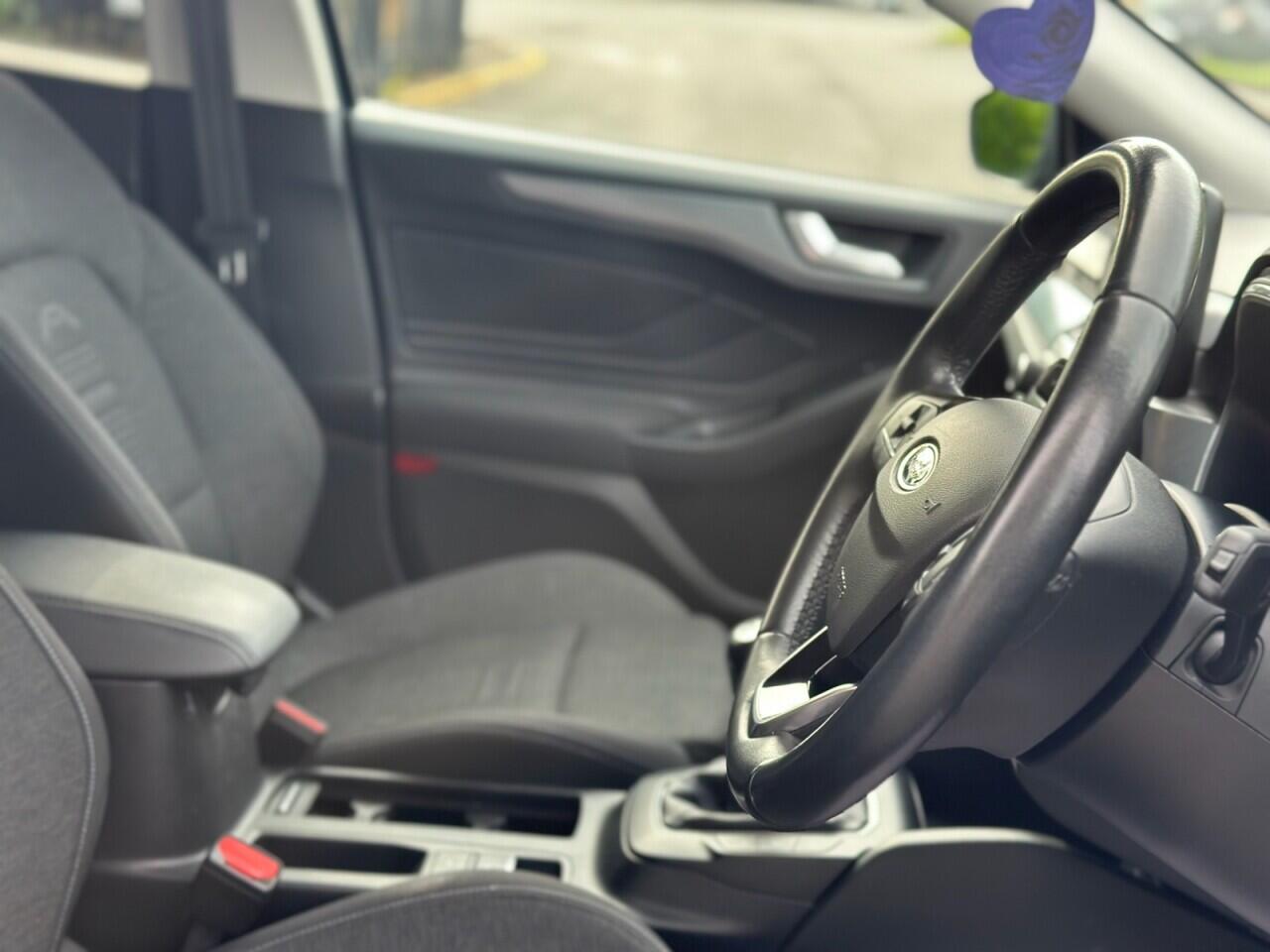Ford Focus view 9