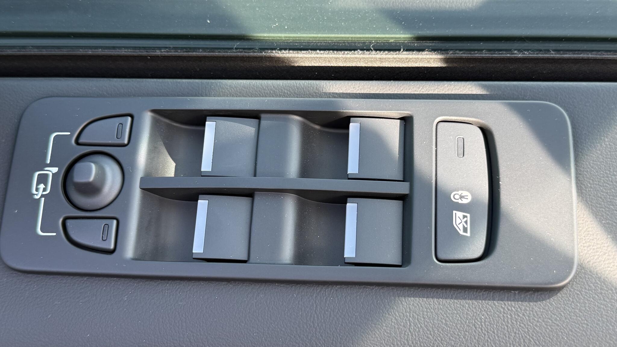 Land Rover Discovery Sport view 33