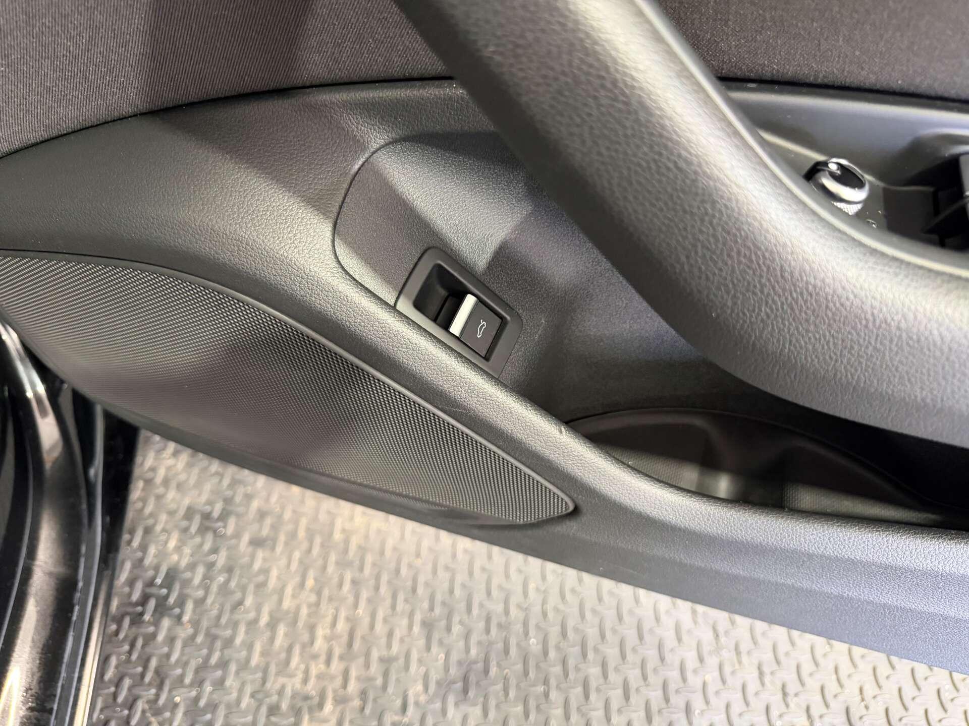Audi A4 view 21