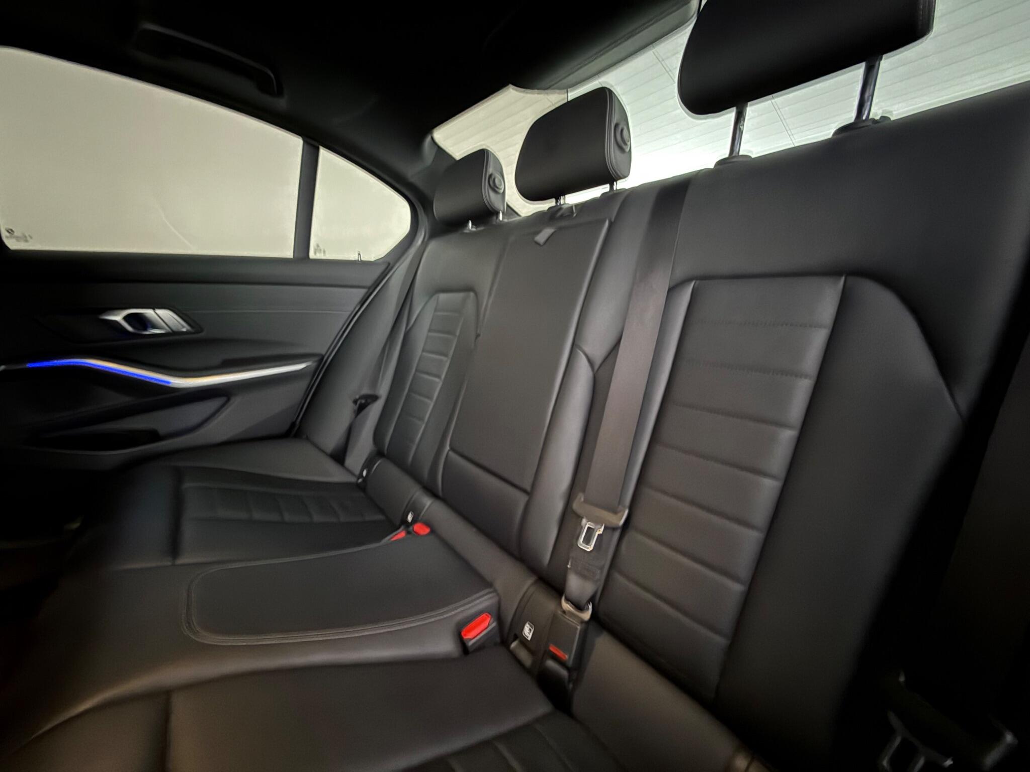 BMW 3 Series view 30